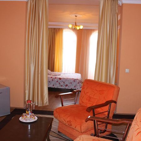 Marani Hotel Batoemi Kamer foto
