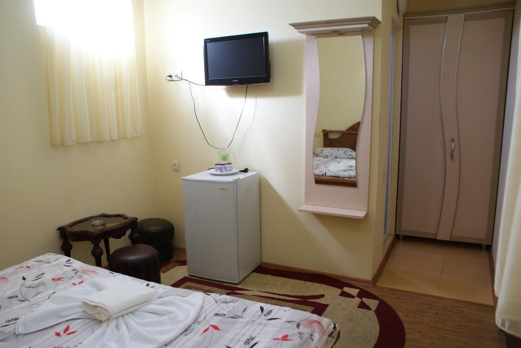 Marani Hotel Batoemi Kamer foto