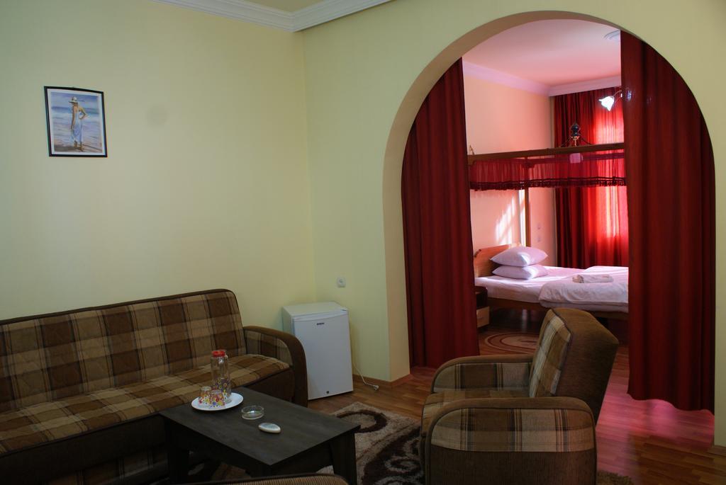 Marani Hotel Batoemi Kamer foto