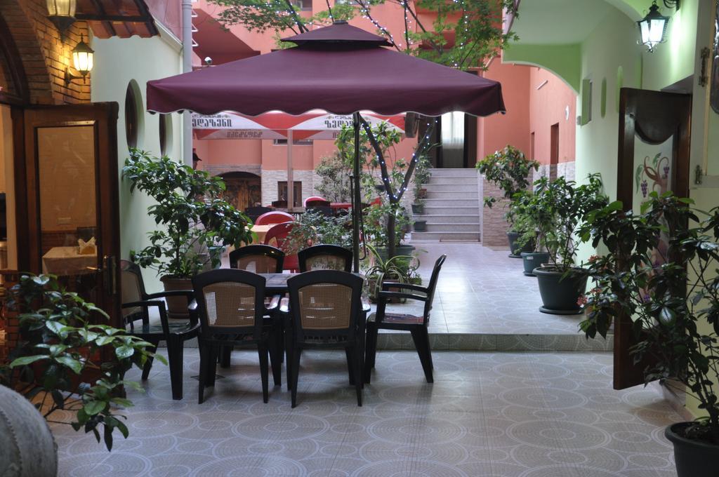 Marani Hotel Batoemi Buitenkant foto