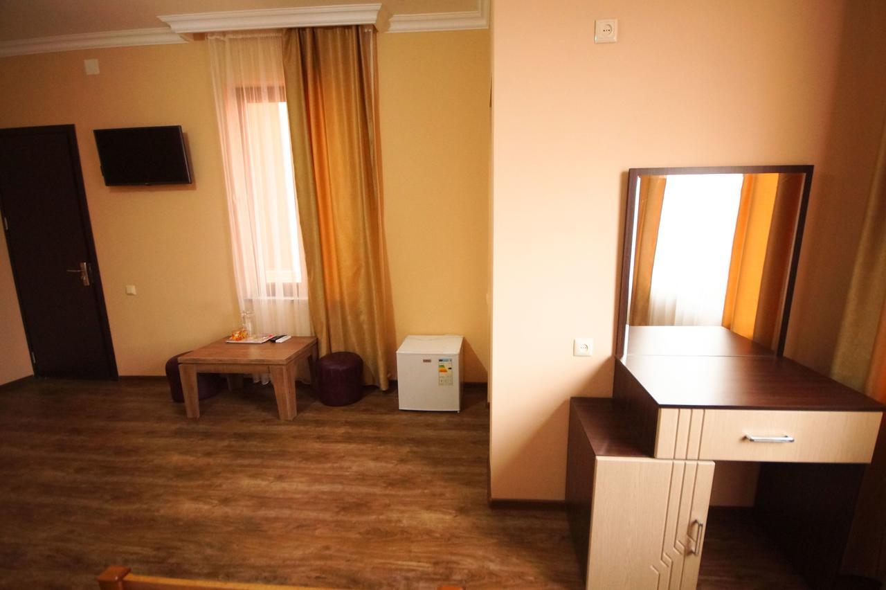 Marani Hotel Batoemi Buitenkant foto